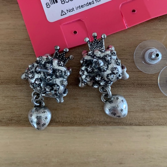 Betsey Johnson prince frog vintage earrings NWT - Picture 5 of 5